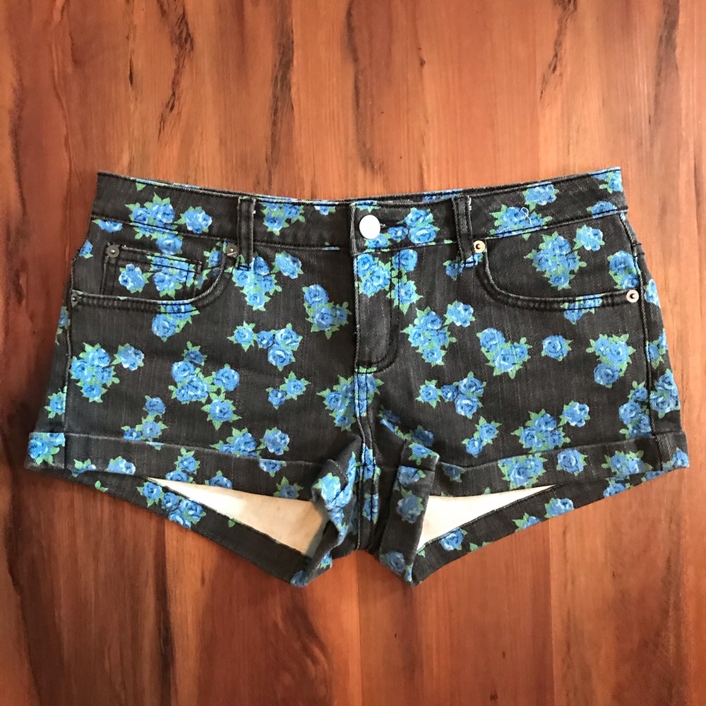 Forever 21 Black Floral Short Shorts